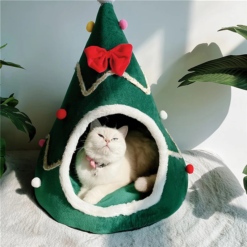 MerryPaws Retreat – Xmas Tree Cat Den