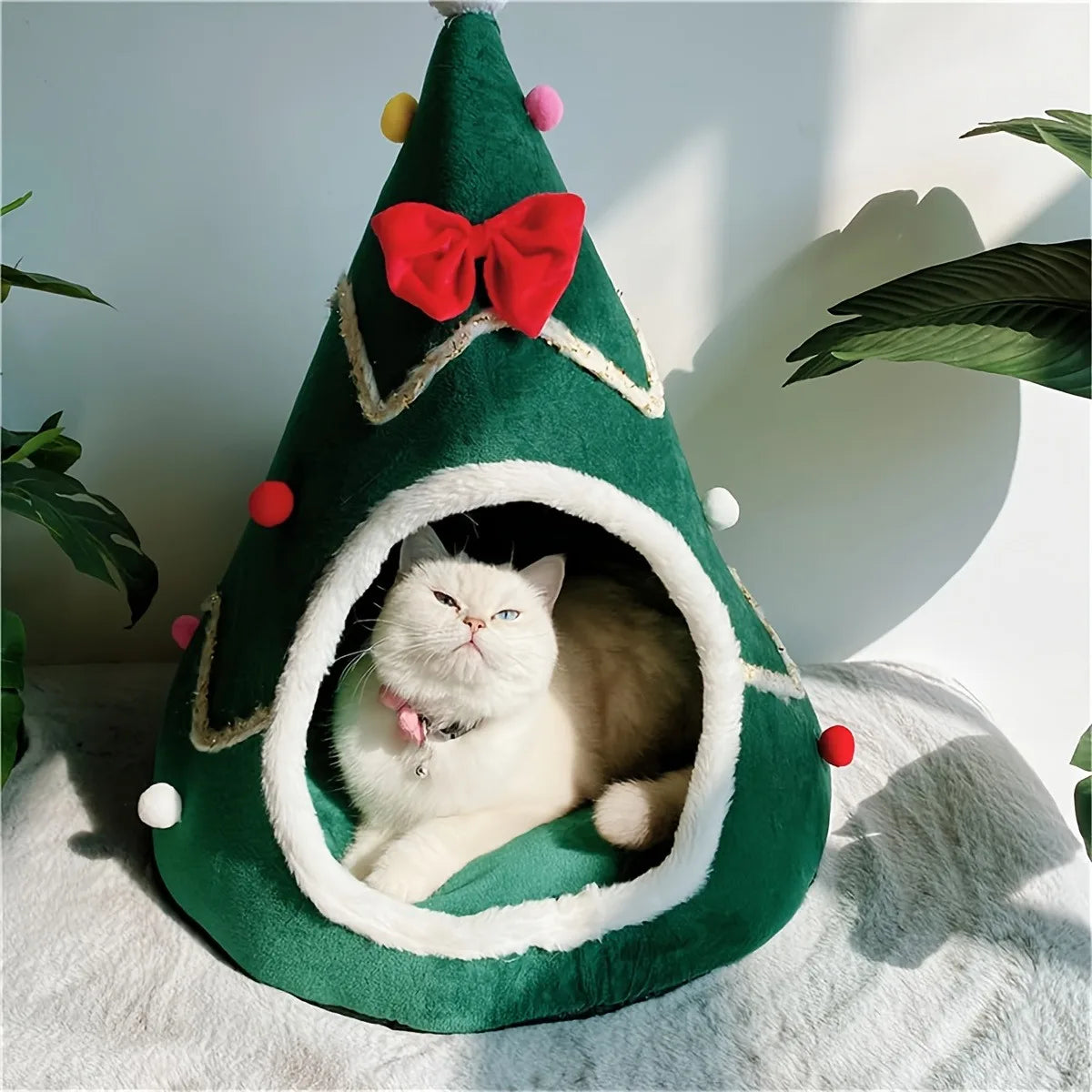 MerryPaws Retreat – Xmas Tree Cat Den